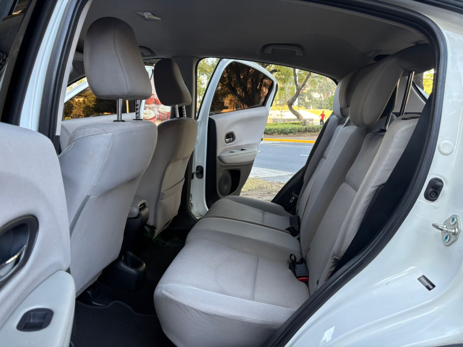 Honda-HRV-LX-2018-683JQR (9)