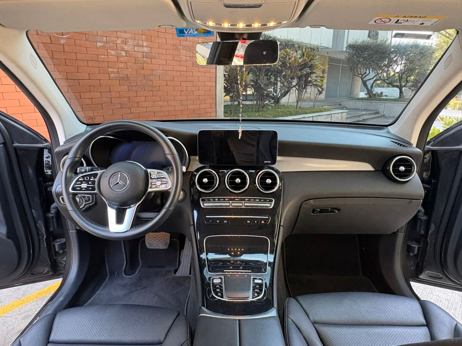 Mercedes-Benz-GLC200-2021-485JKC (17)