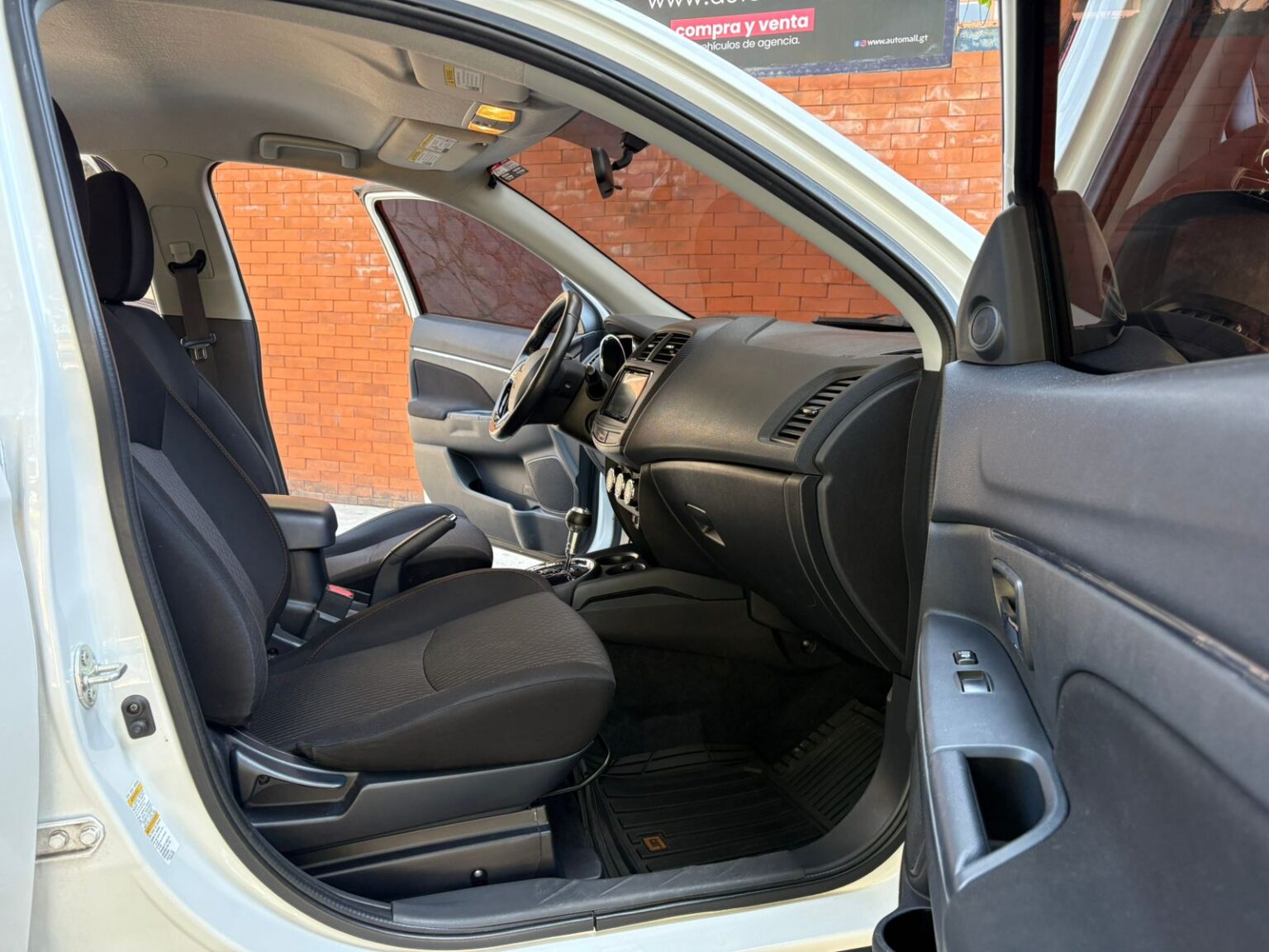 Mitsubishi-Outlander-Sport-SE-2017-491JQS (11)