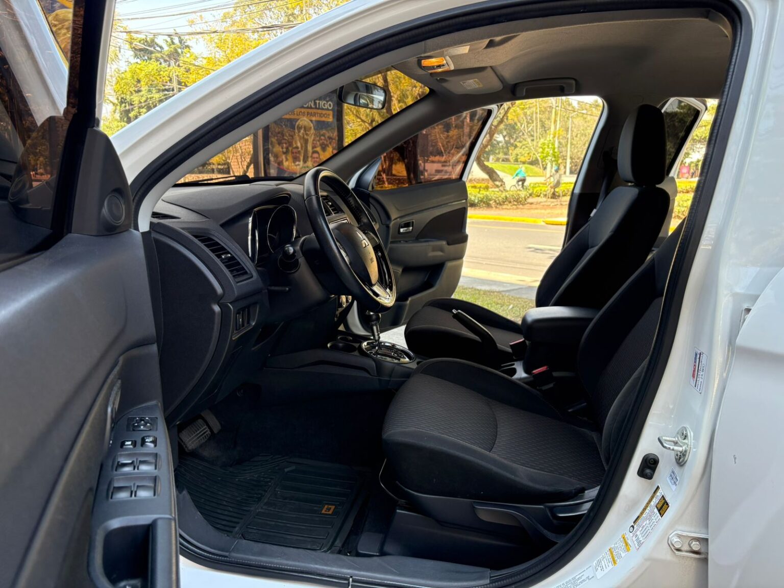 Mitsubishi-Outlander-Sport-SE-2017-491JQS (8)