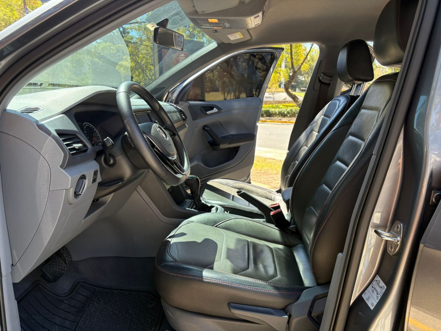 Volkswagen-TCross-2021-167JBF (8)