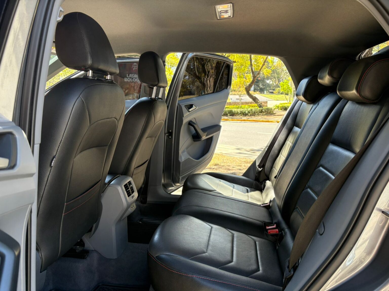 Volkswagen-TCross-2021-167JBF (9)