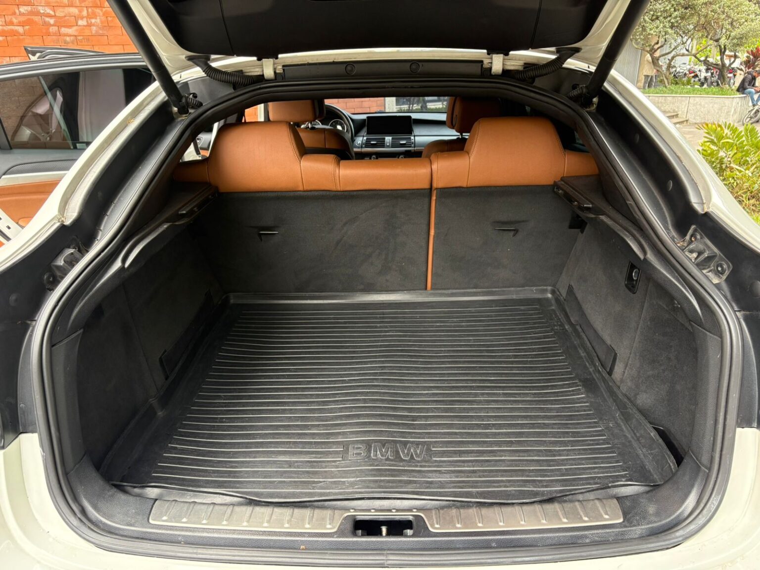 BMW-X6-30d-2011-610FBQ (14)