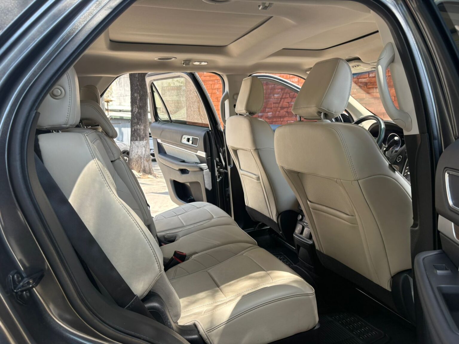 Ford-Explorer-Limited-2019-581JVL (10)