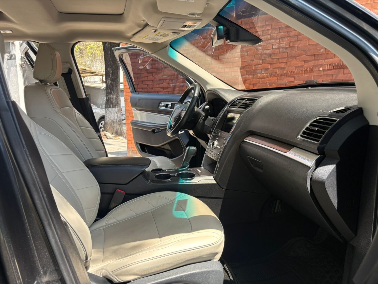 Ford-Explorer-Limited-2019-581JVL (11)