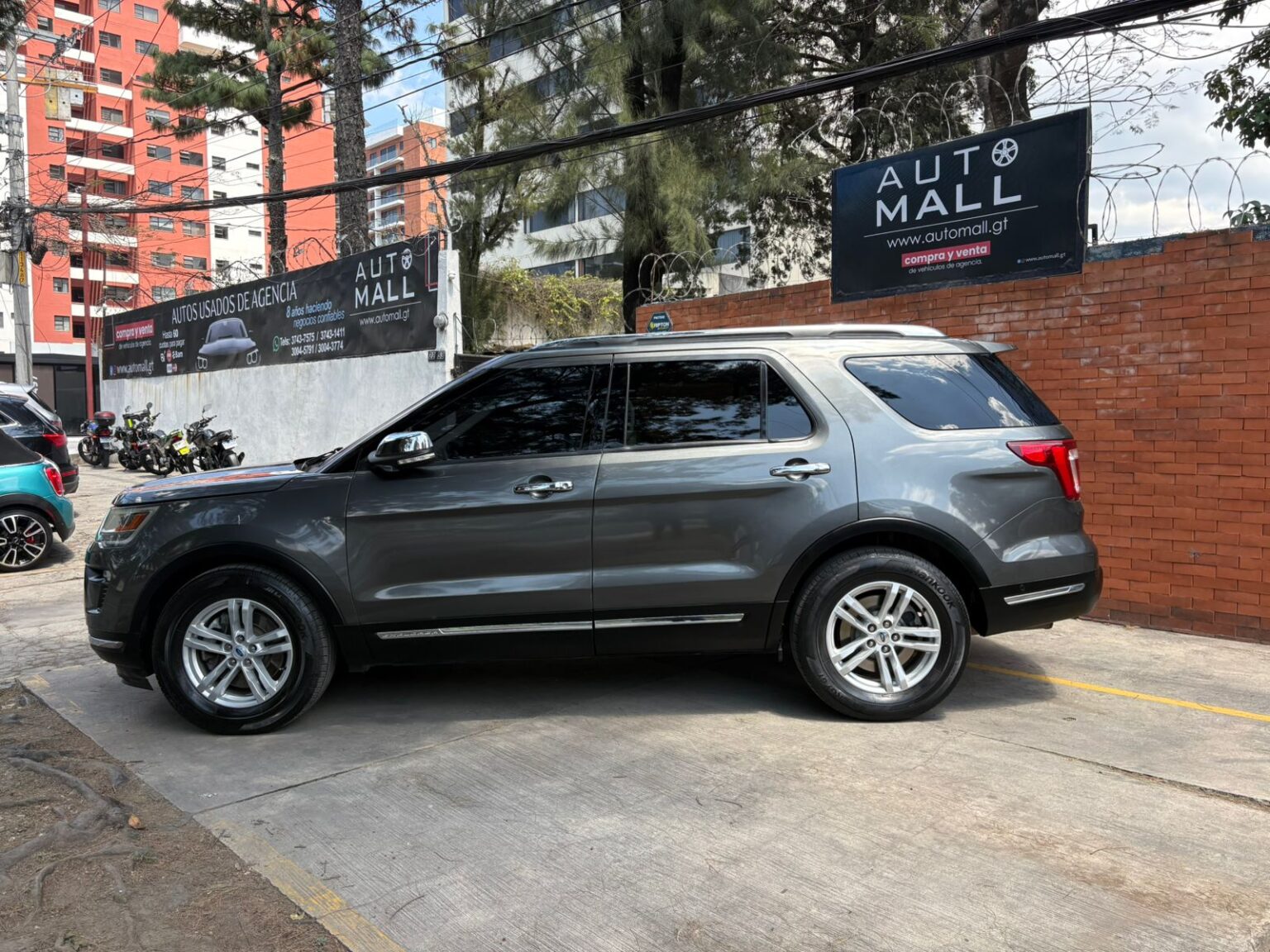 Ford-Explorer-Limited-2019-581JVL (12)