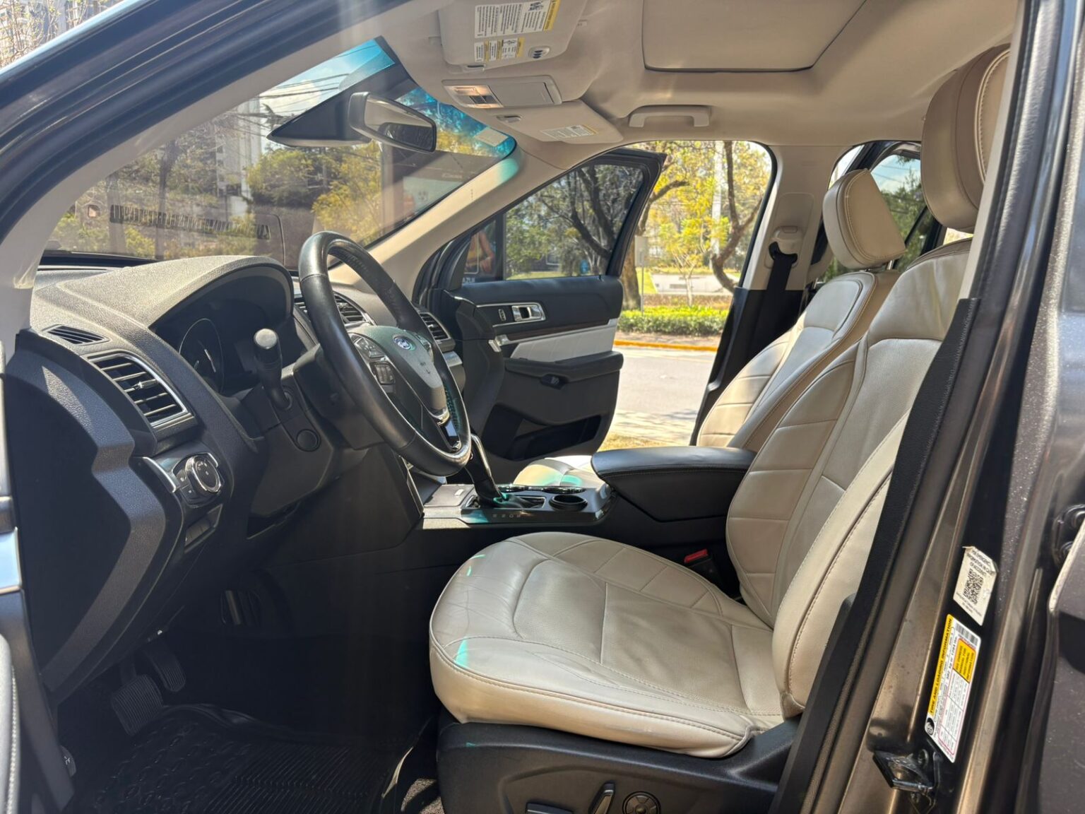 Ford-Explorer-Limited-2019-581JVL (8)