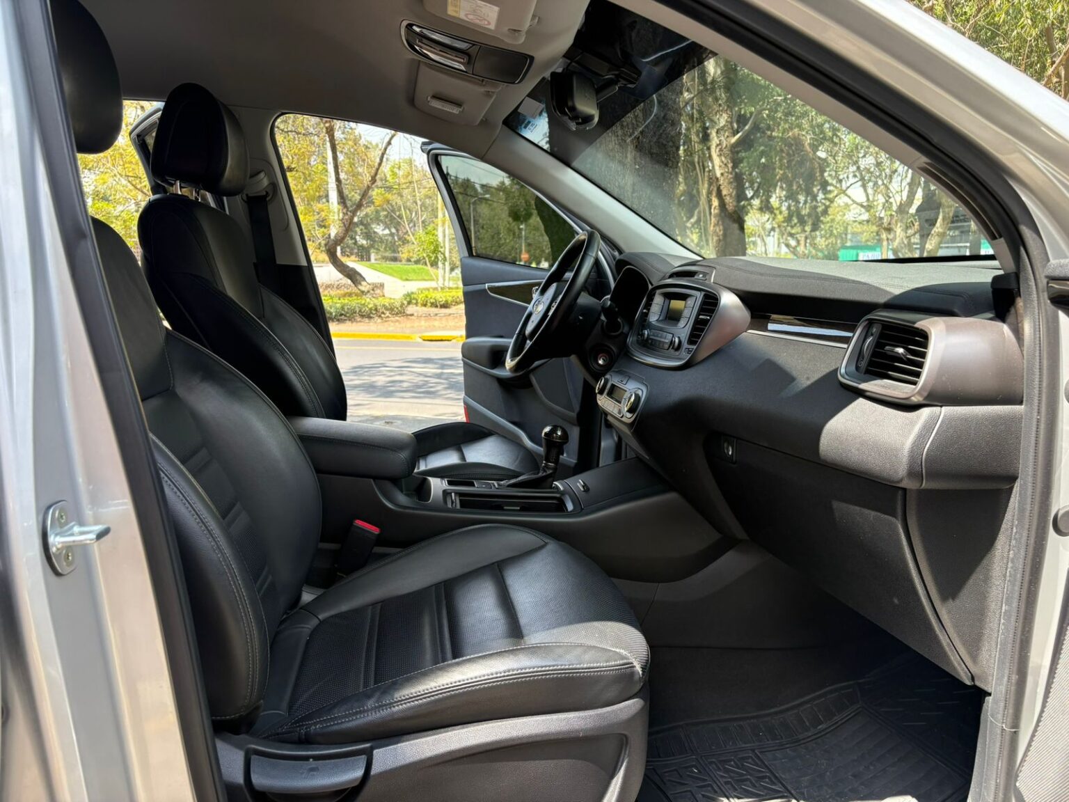 Kia-Sorento-EX-2016-658FYW (11)