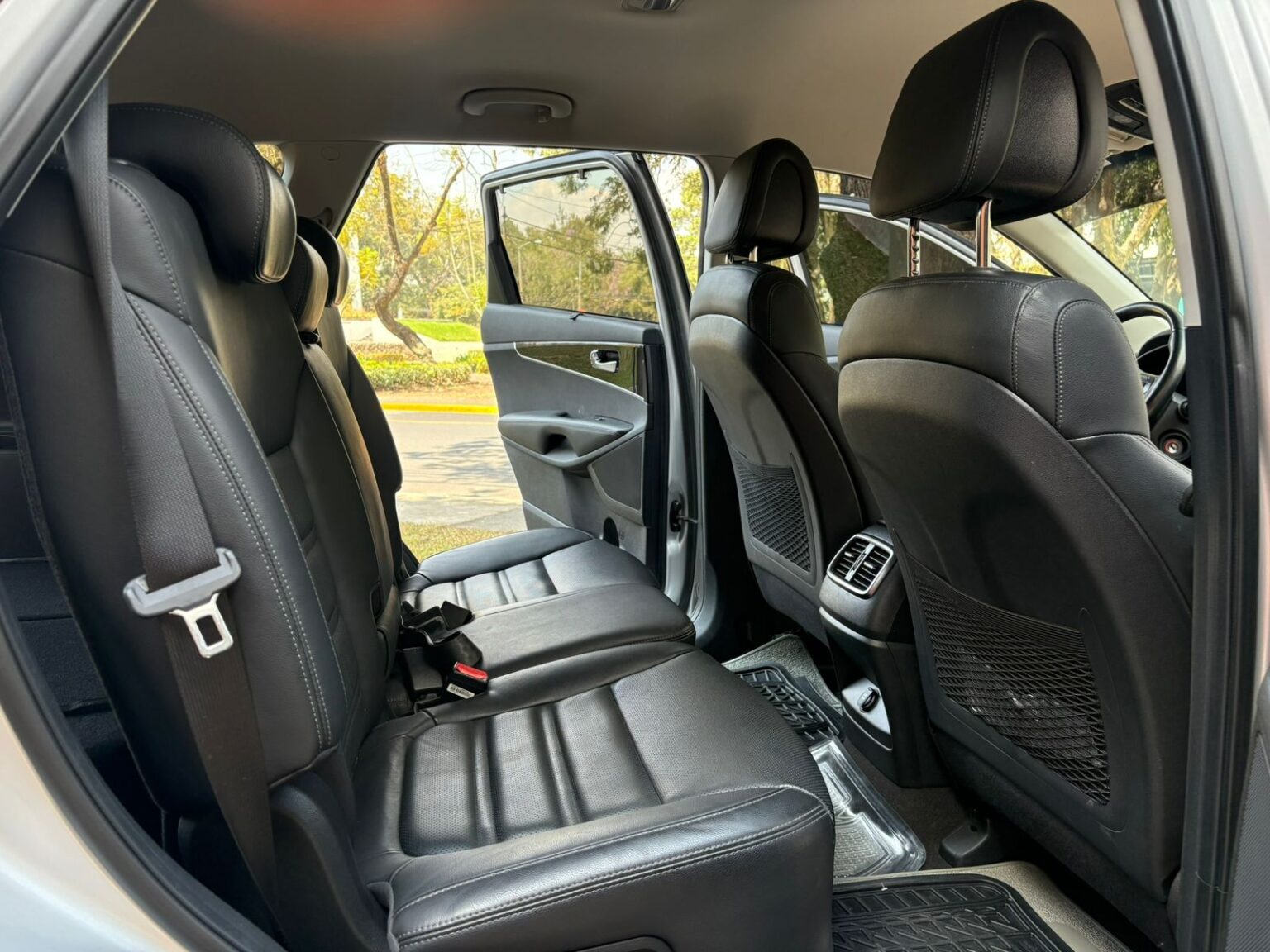 Kia-Sorento-EX-2016-658FYW (14)