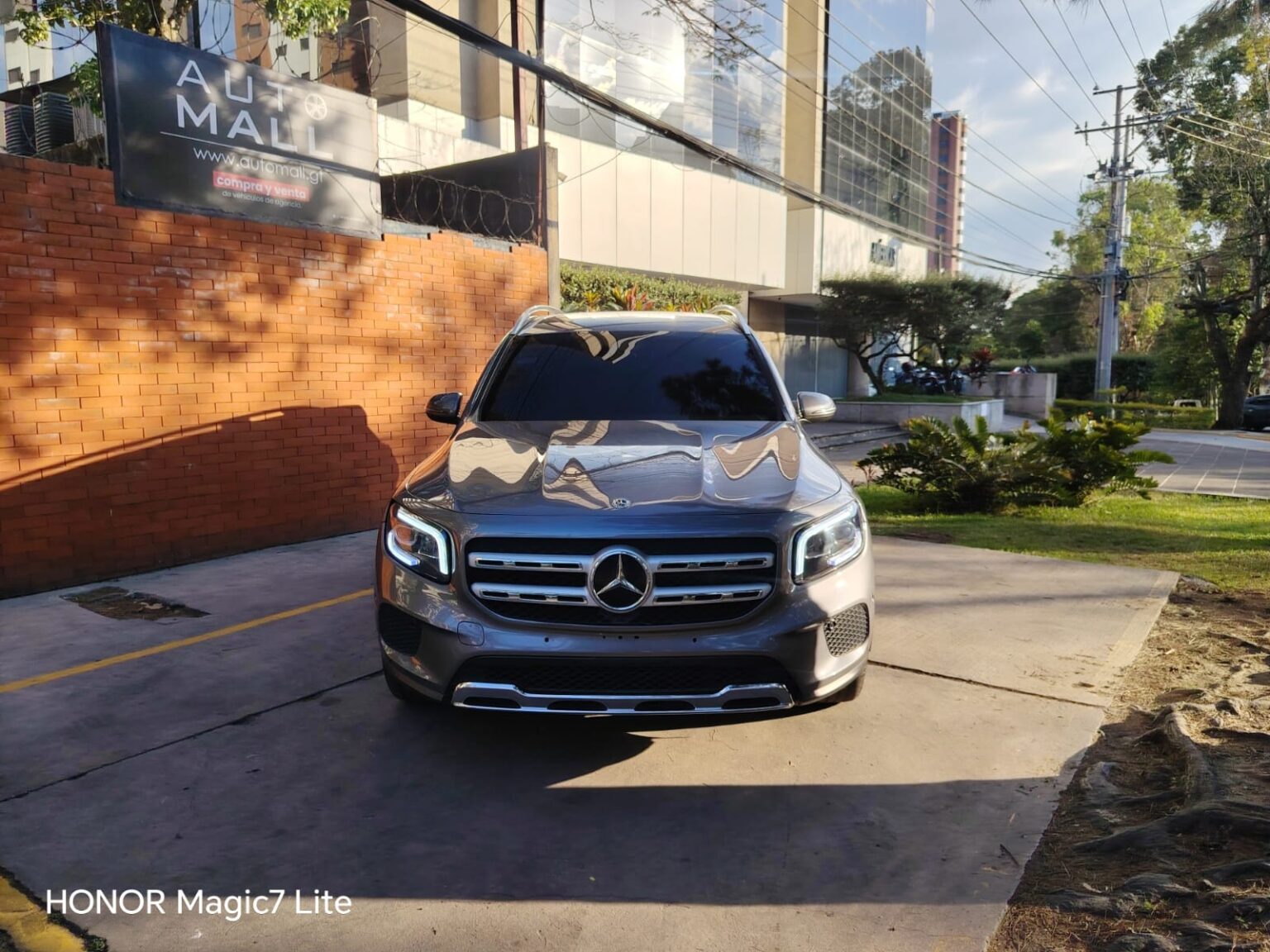 Mercedes-Benz-GLB200-2020-571HSP (4)