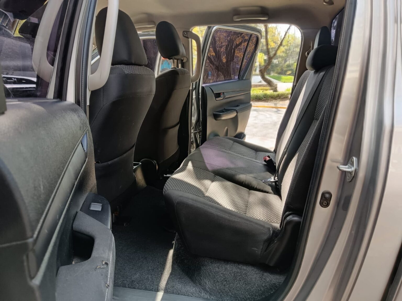 Toyota-Hilux-MT-2023-568KHZ (10)