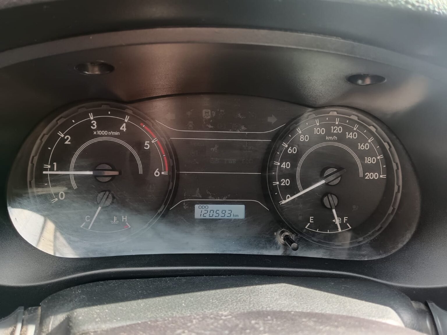 Toyota-Hilux-MT-2023-568KHZ (13)