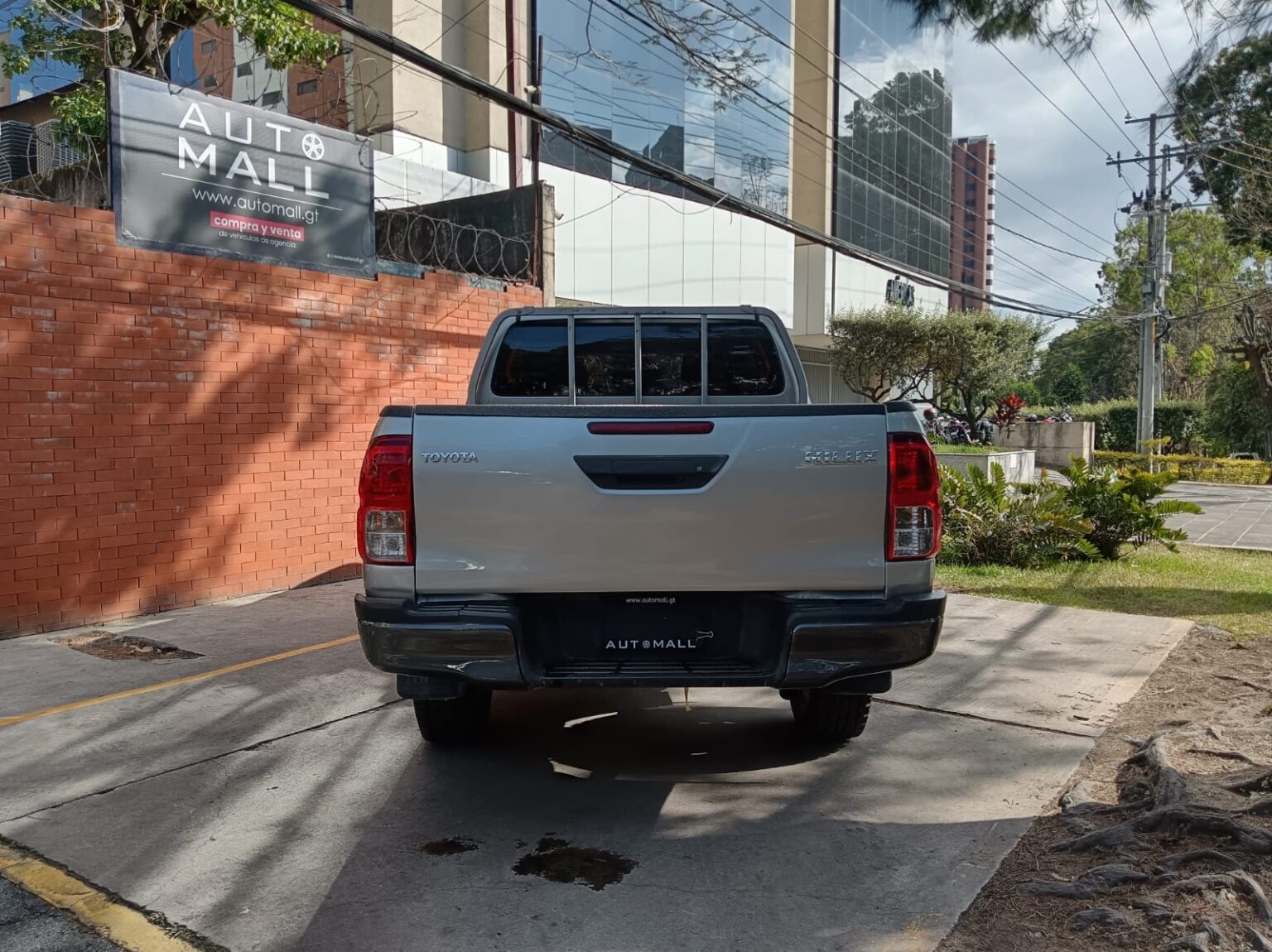 Toyota-Hilux-MT-2023-568KHZ (9)