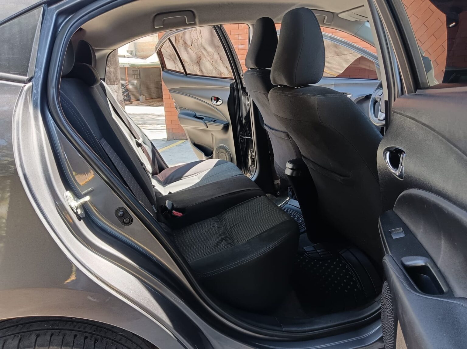 Toyota-Yaris-E-2023-215JXX (10)