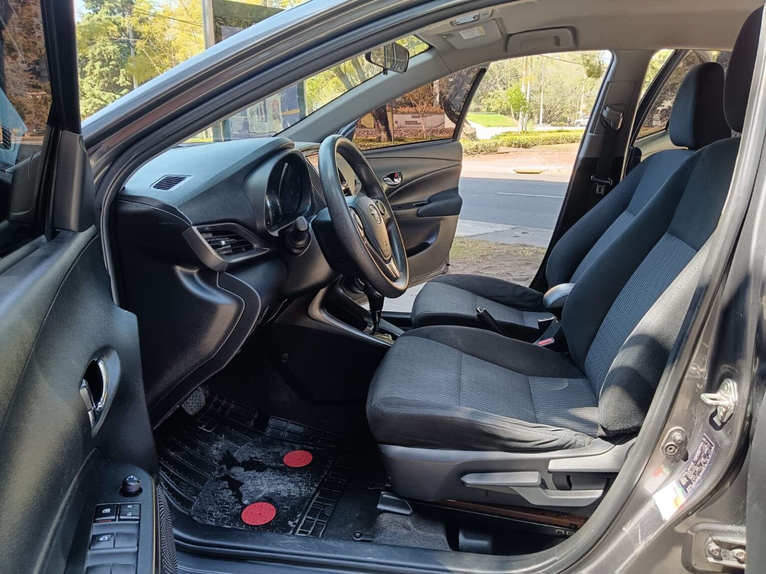 Toyota-Yaris-E-2023-215JXX (11)