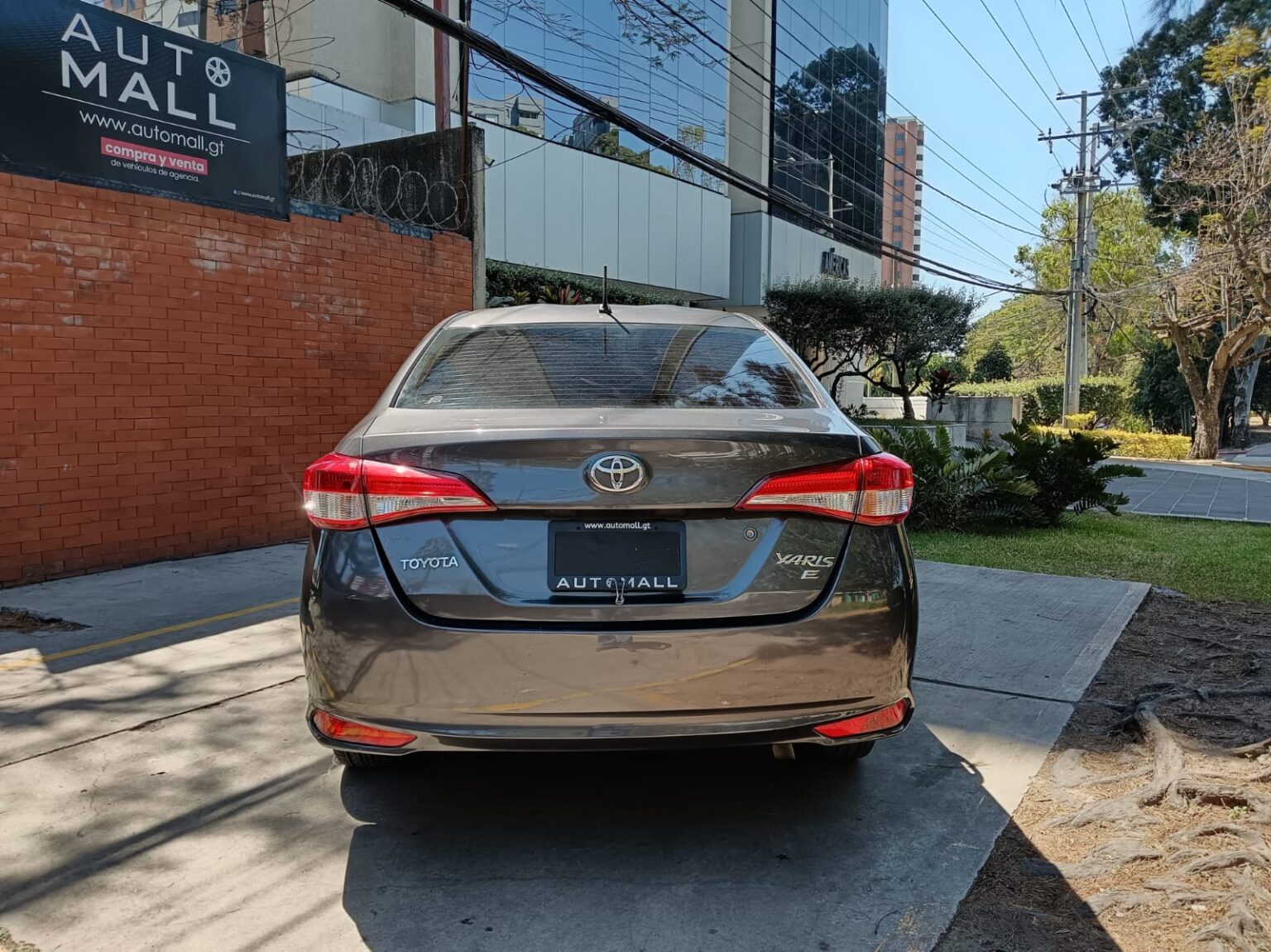 Toyota-Yaris-E-2023-215JXX (14)