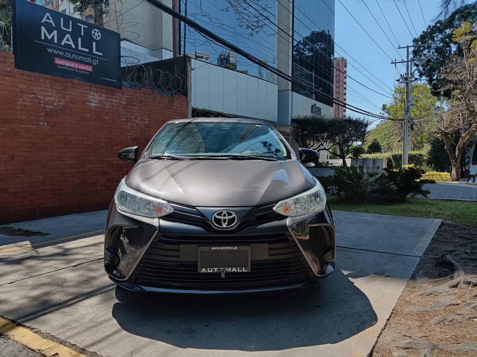 Toyota-Yaris-E-2023-215JXX (4)