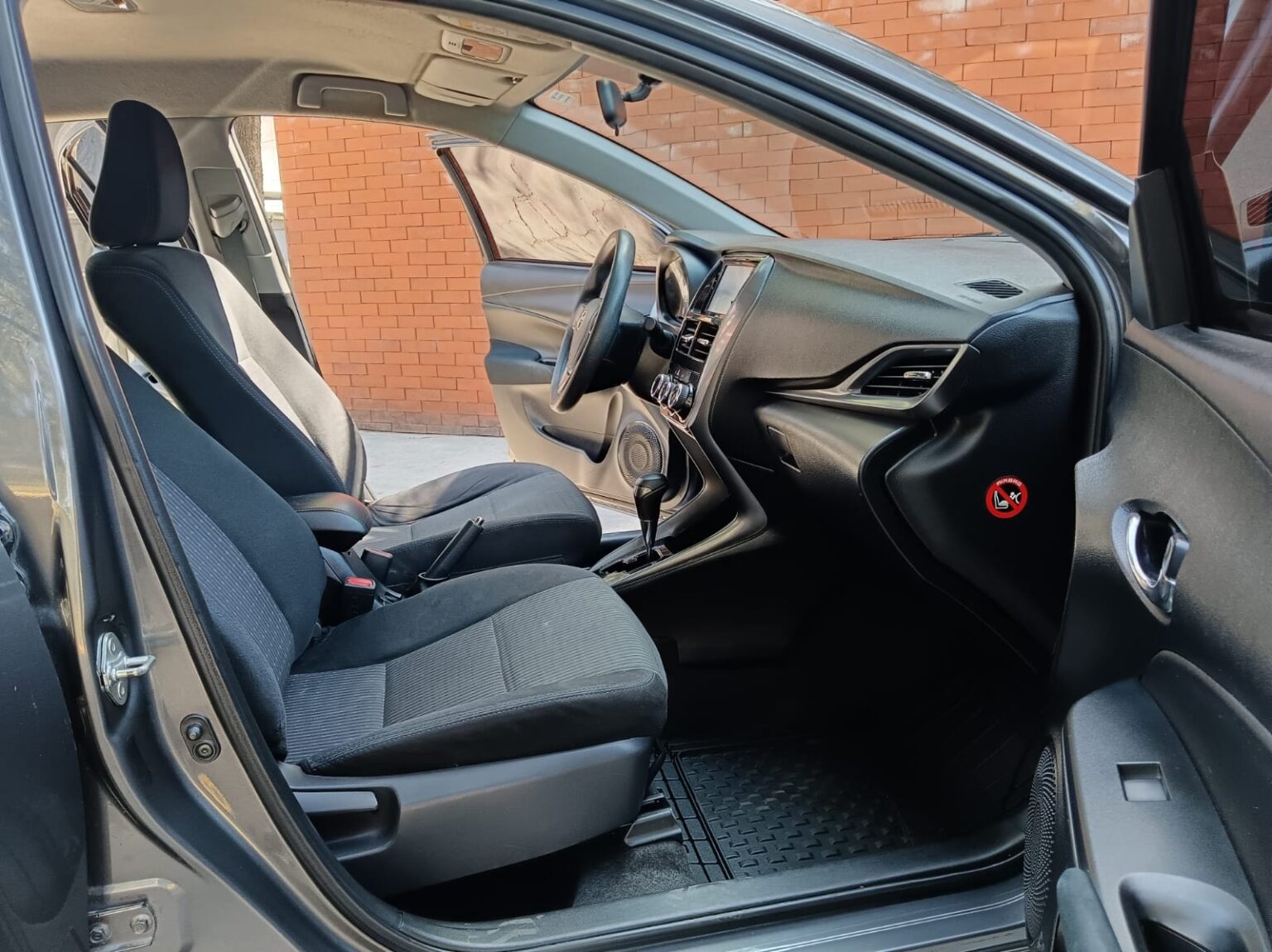 Toyota-Yaris-E-2023-215JXX (8)