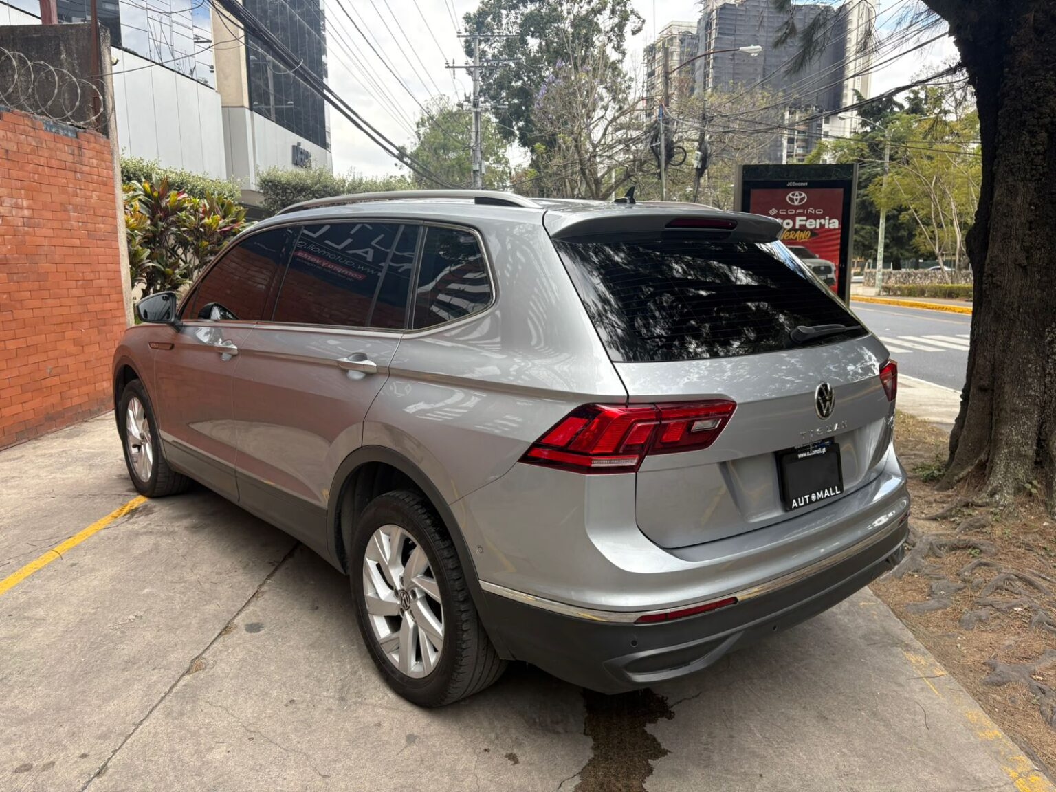 Volkswagen-Tiguan-2022-012JVS (12)