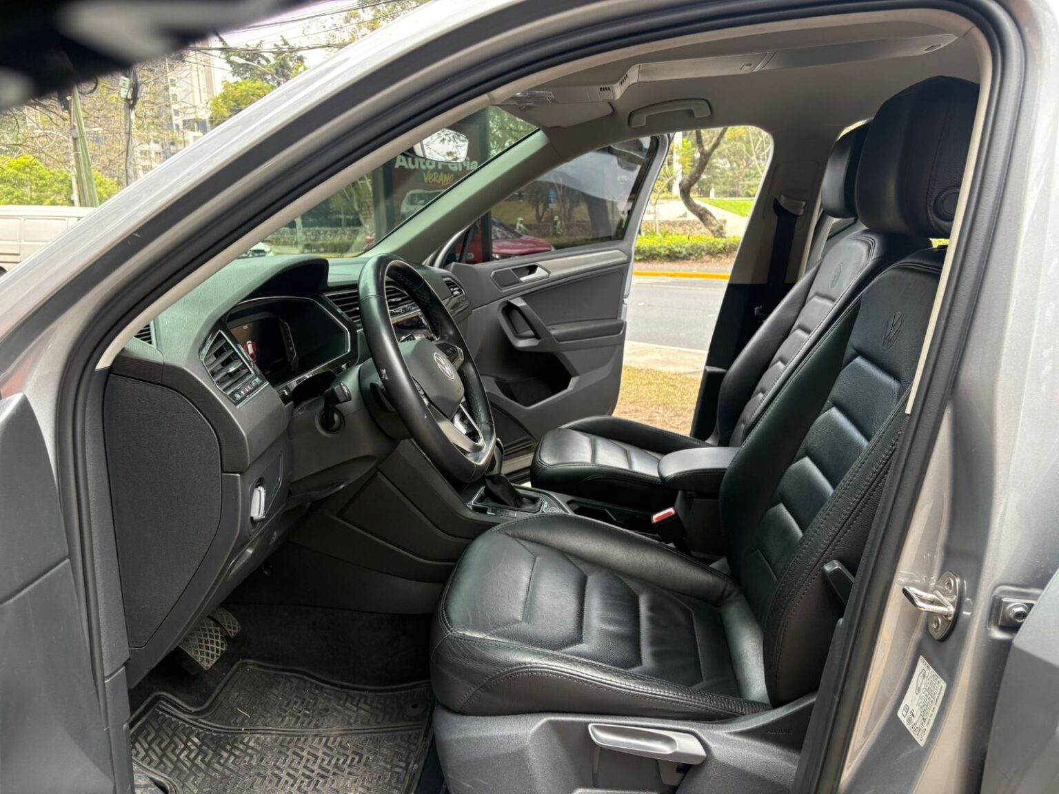 Volkswagen-Tiguan-2022-012JVS (8)
