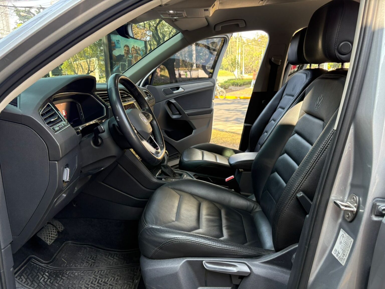 Volkswagen-Tiguan-2022-012JVS (8)