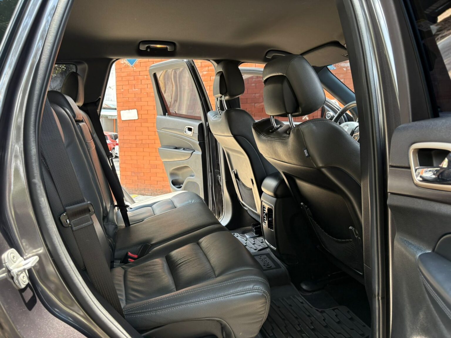 Jeep-Gran-Cherokee-Laredo-2014-023FPF (11)