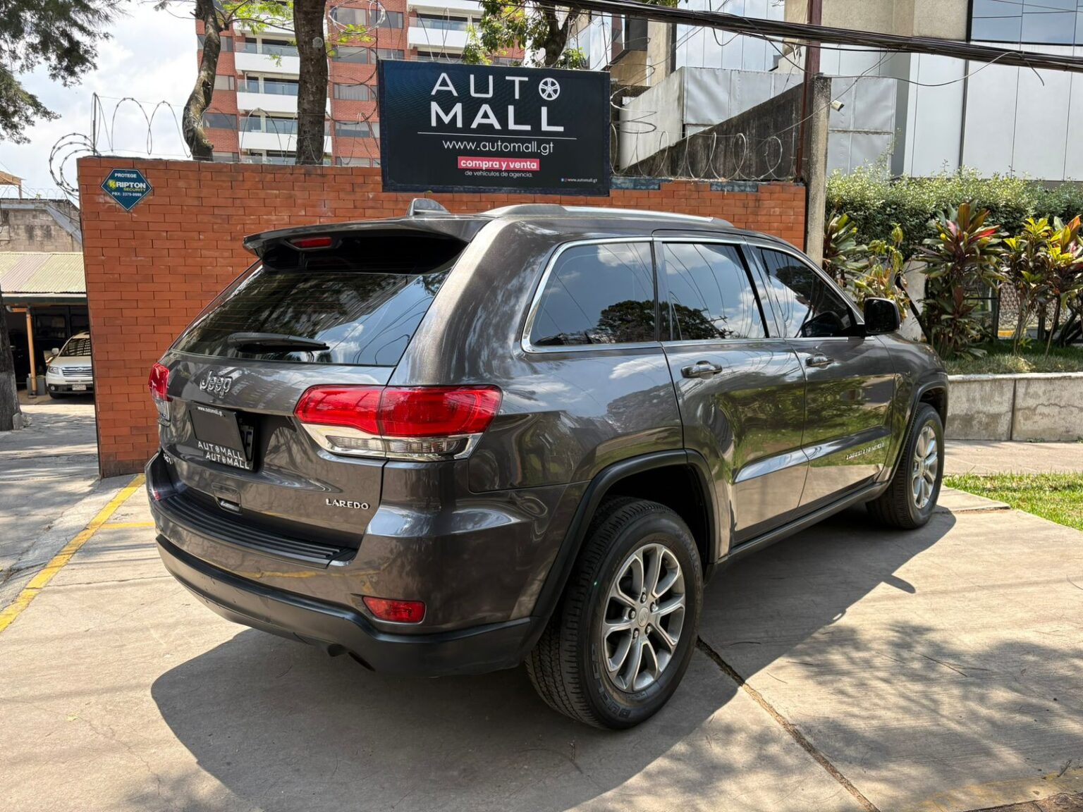 Jeep-Gran-Cherokee-Laredo-2014-023FPF (4)