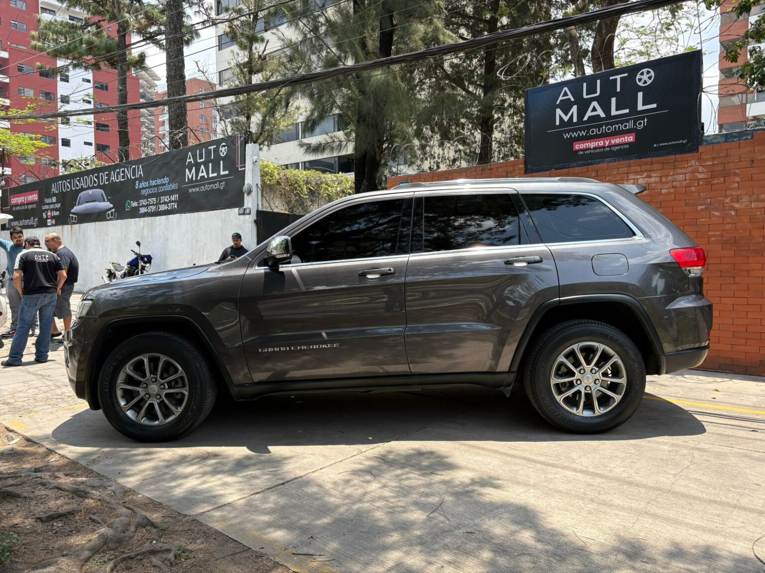 Jeep-Gran-Cherokee-Laredo-2014-023FPF (7)