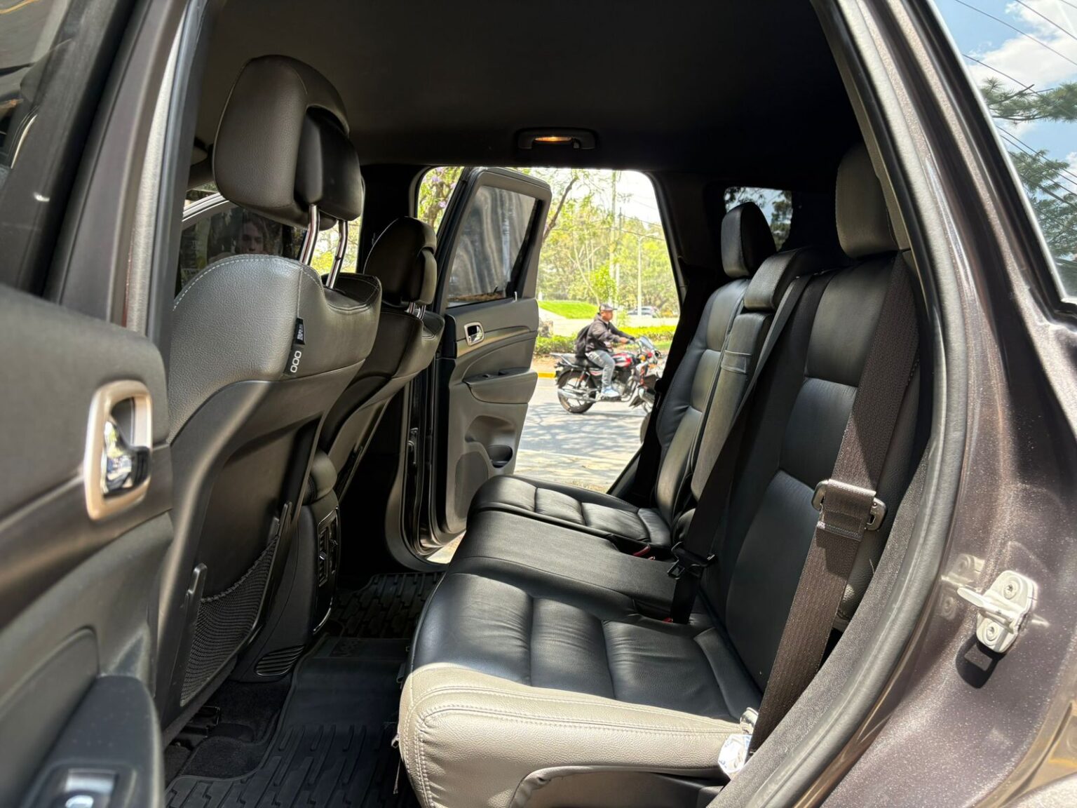 Jeep-Gran-Cherokee-Laredo-2014-023FPF (9)