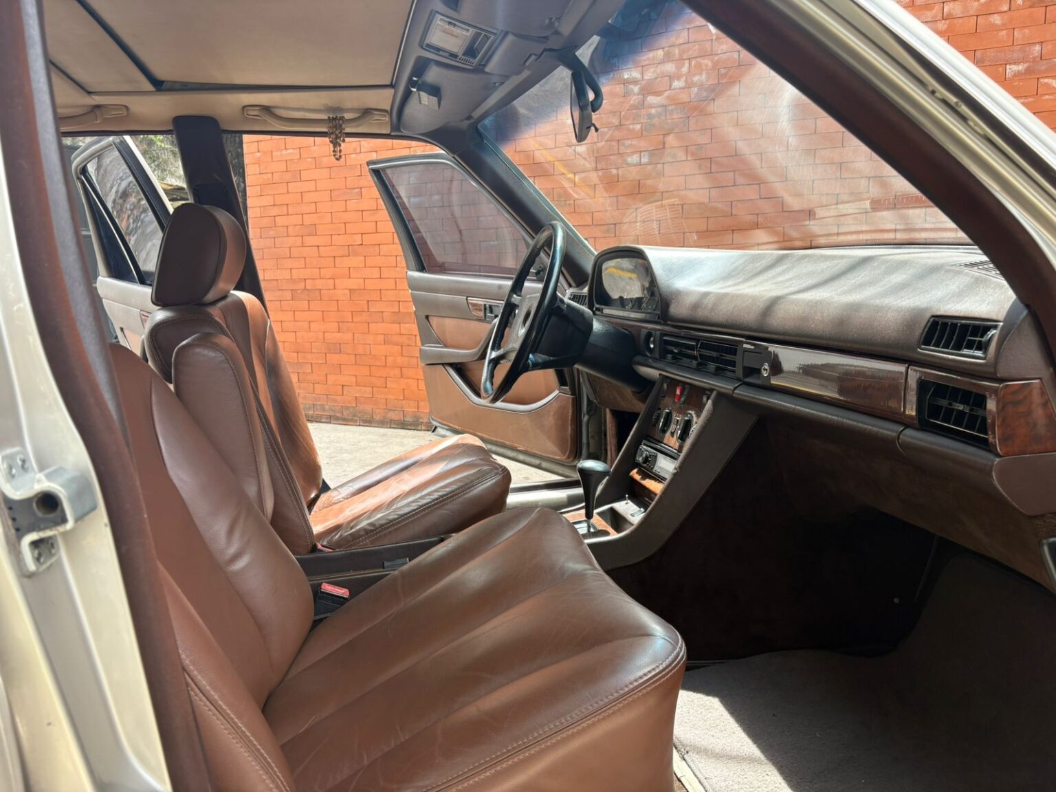 Mercedes-Benz-500SL-1987-225BMP (14)