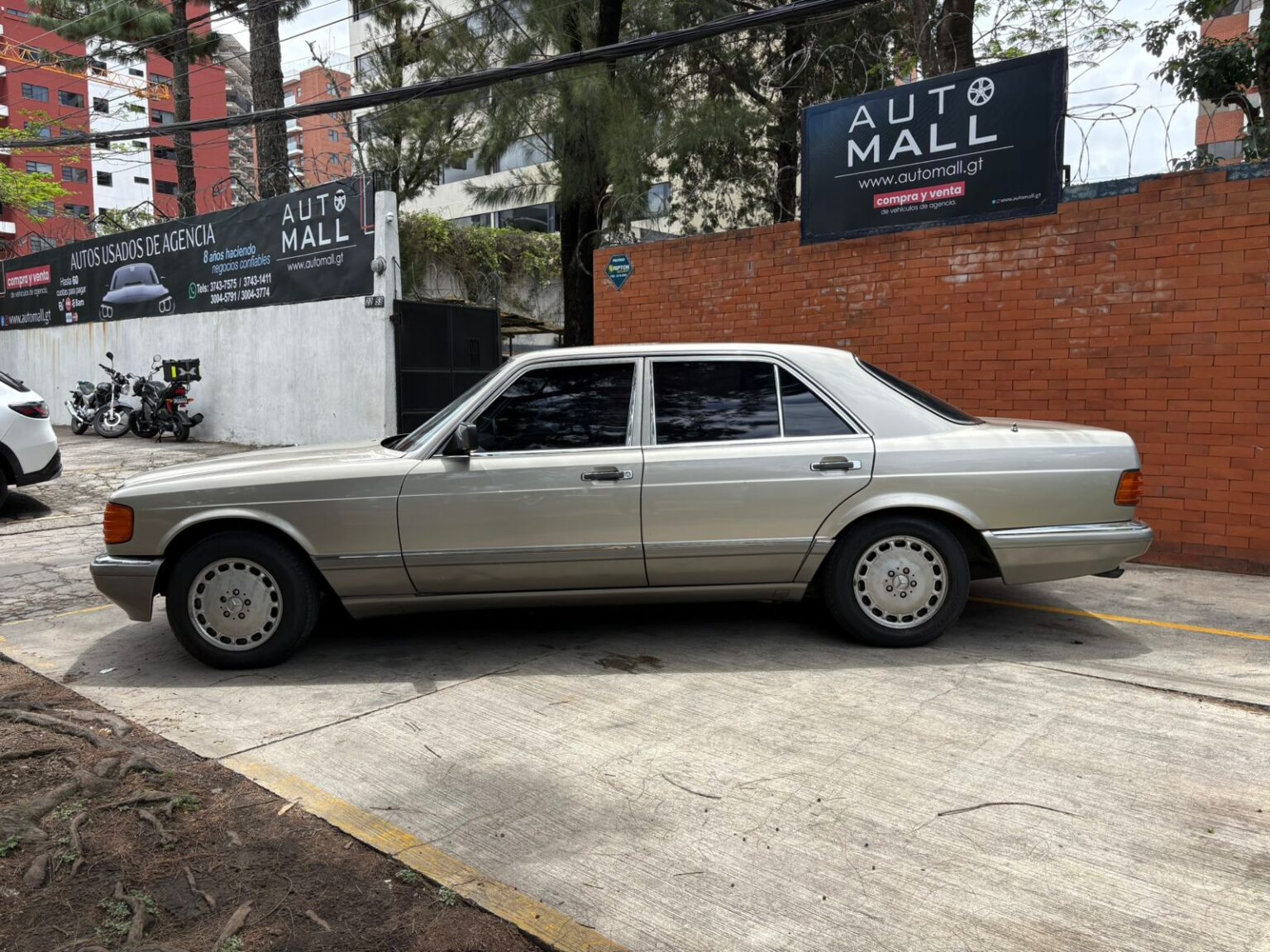 Mercedes-Benz-500SL-1987-225BMP (7)