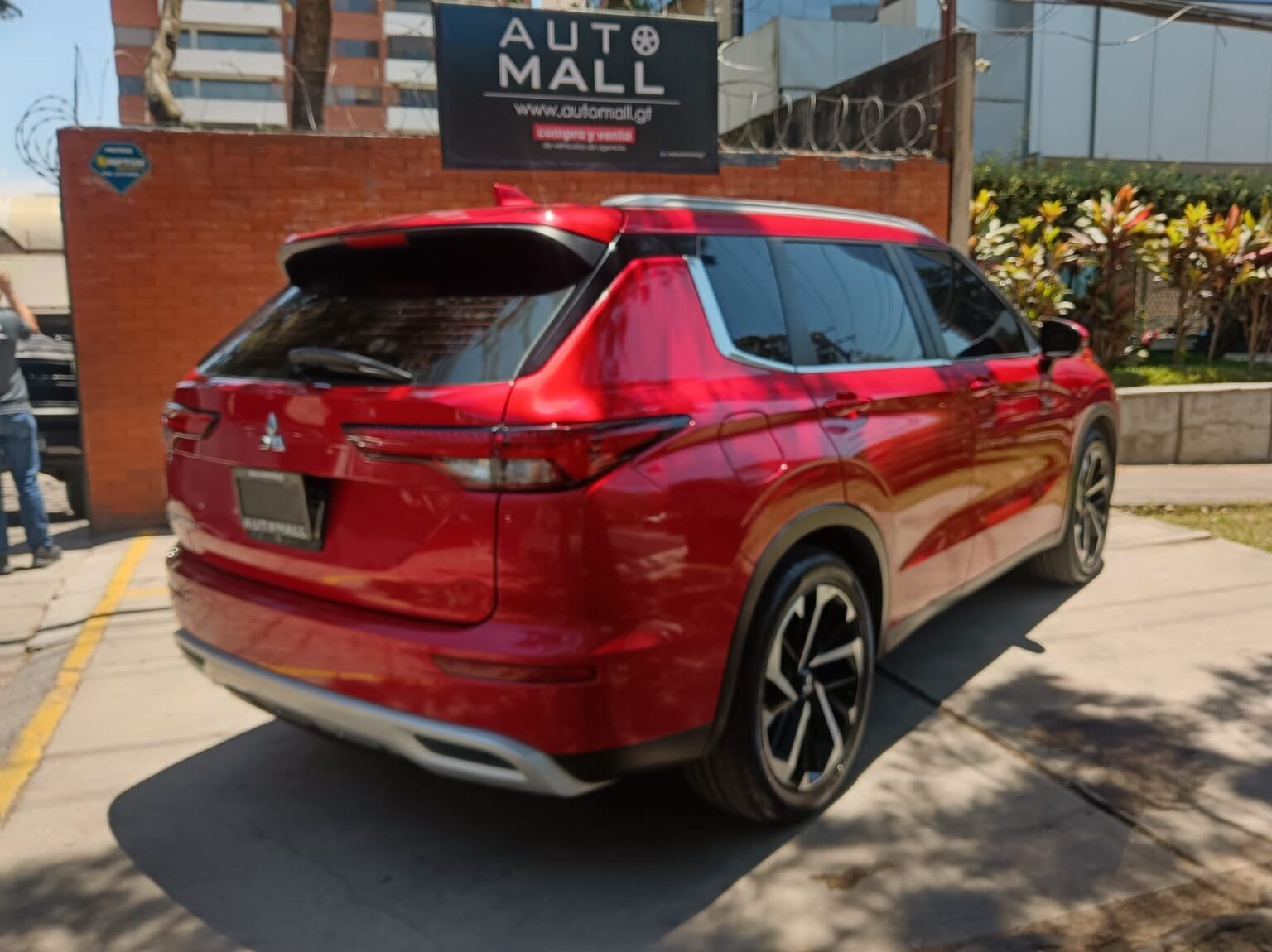 Mitsubishi-Outlander-2023-555JVT (1)