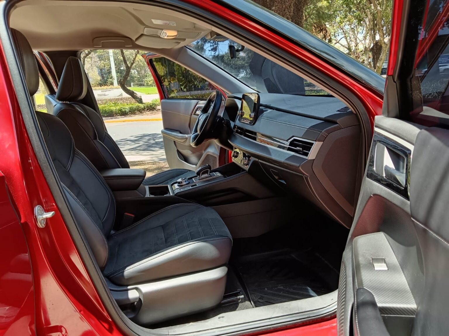 Mitsubishi-Outlander-2023-555JVT (11)