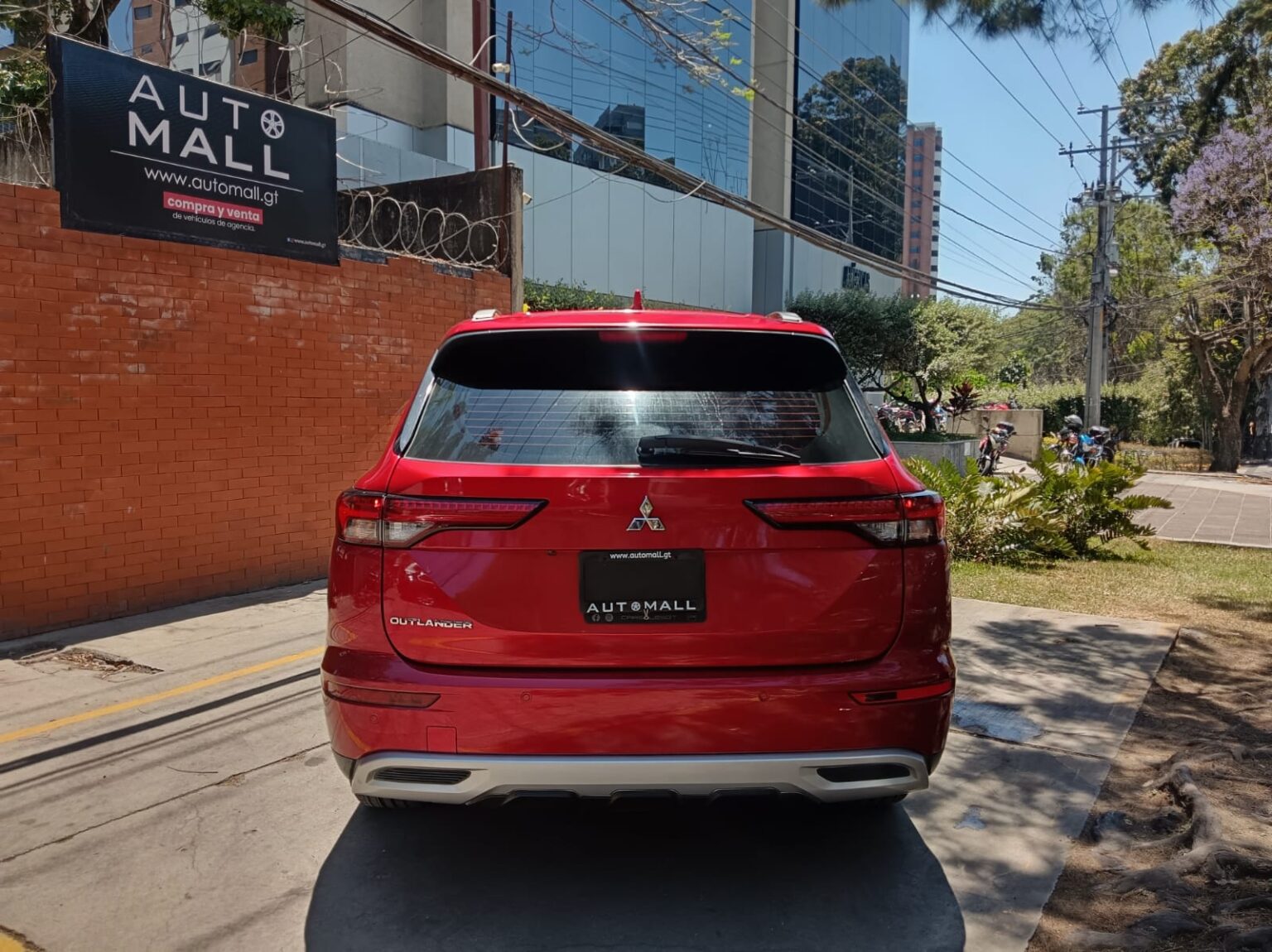 Mitsubishi-Outlander-2023-555JVT (3)