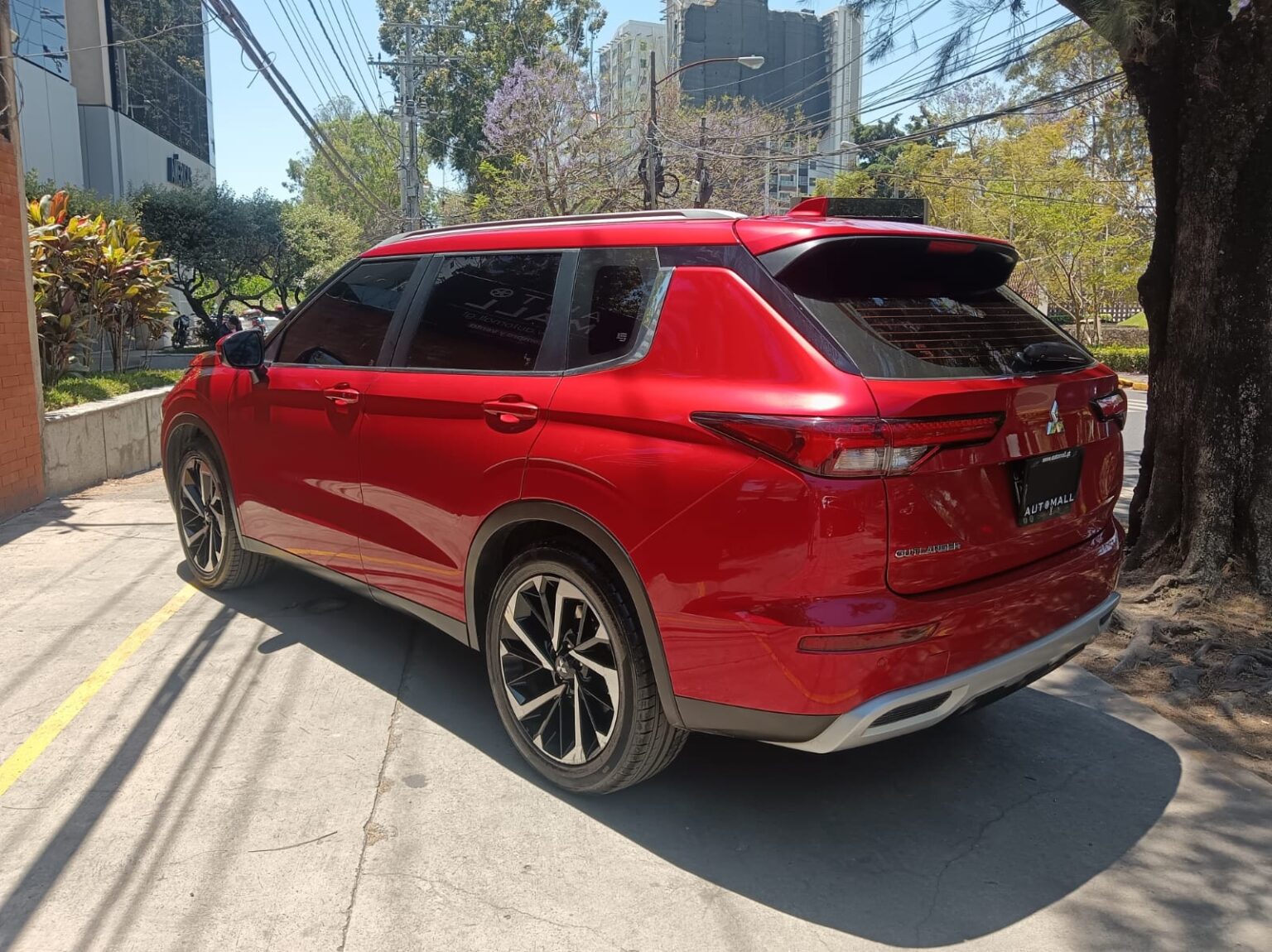 Mitsubishi-Outlander-2023-555JVT (4)