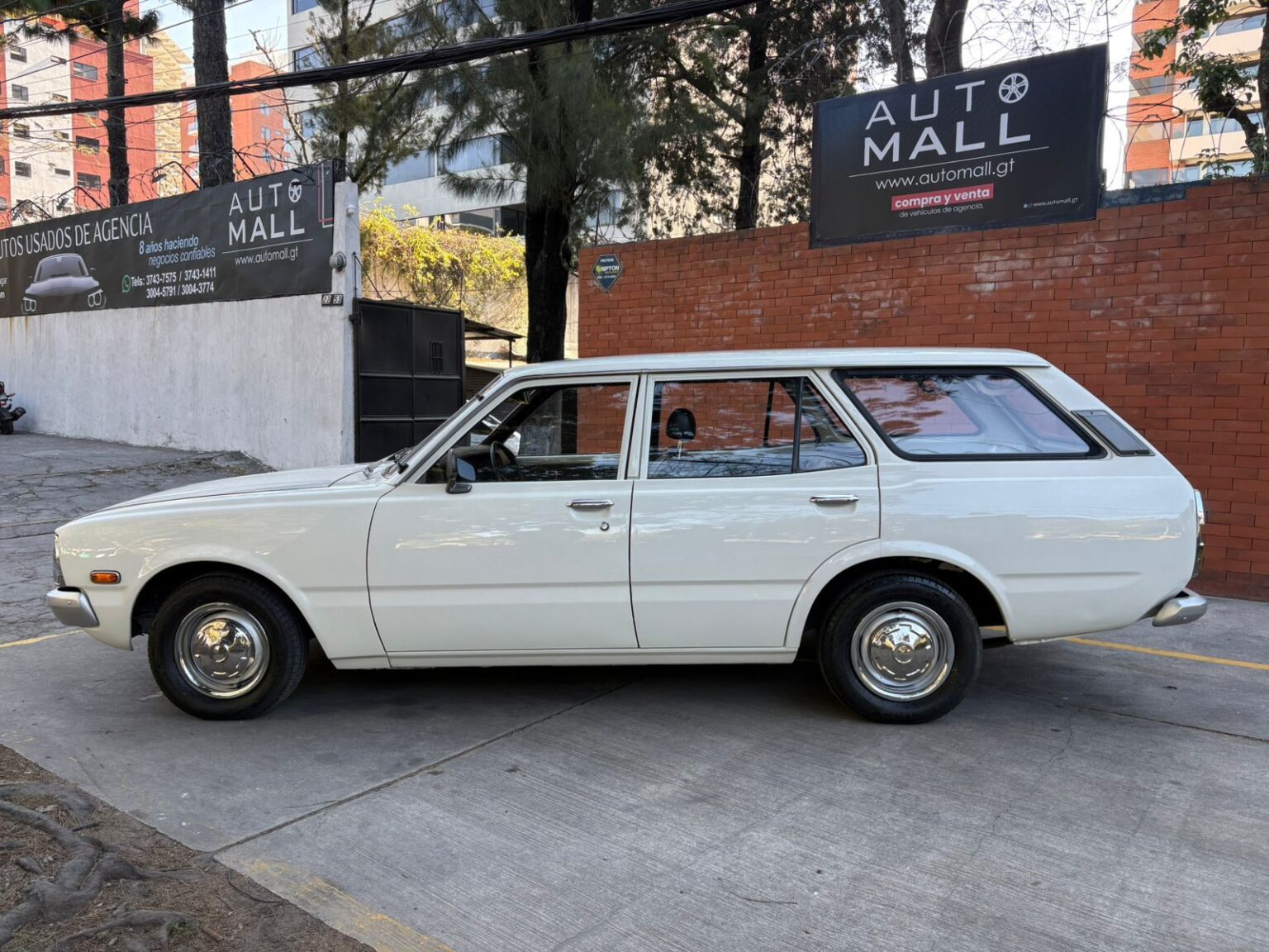 Toyota-Corona-1977-415BDK (12)