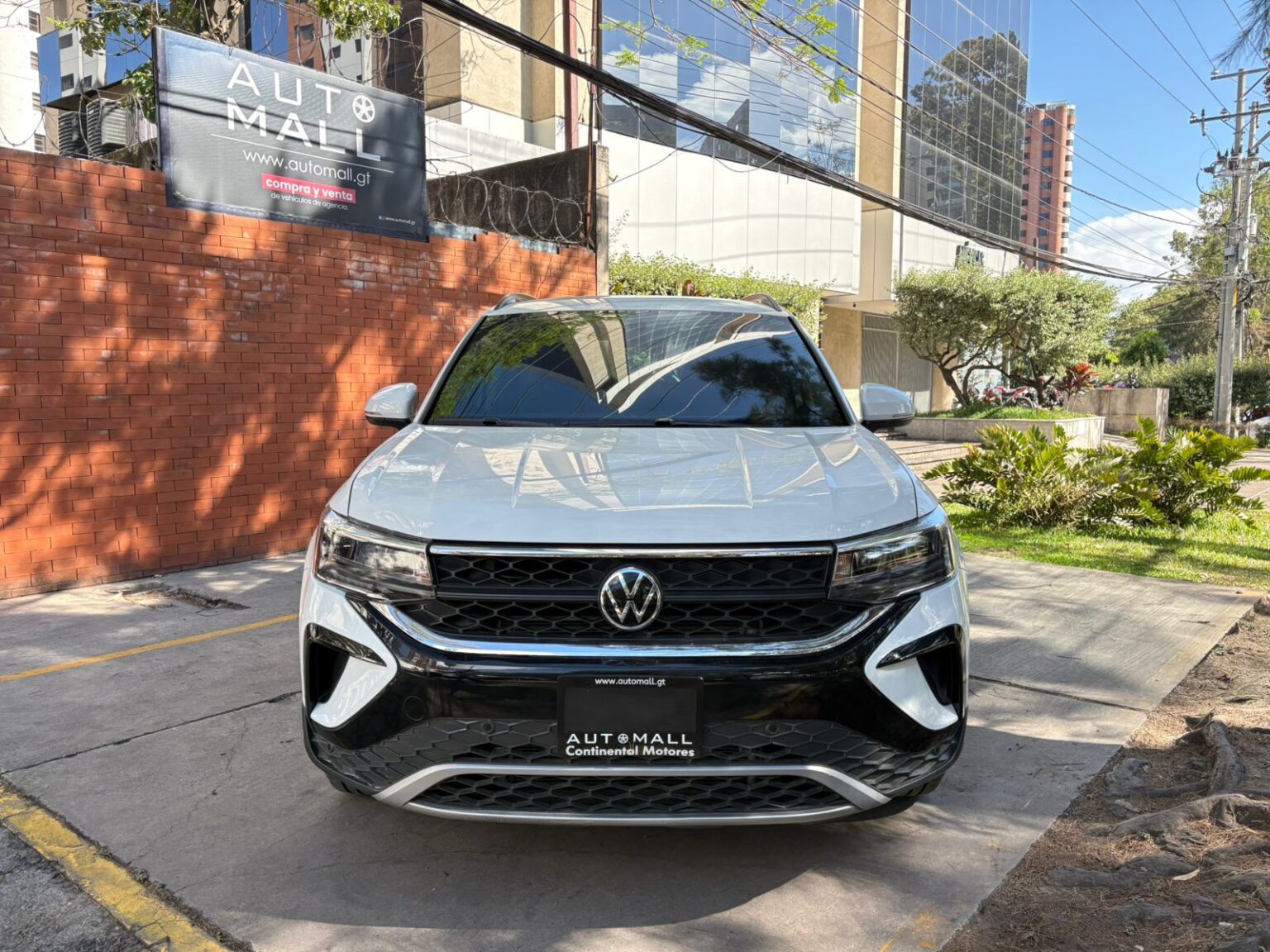 Volkswagen-Taos-2023-611KNH (1)