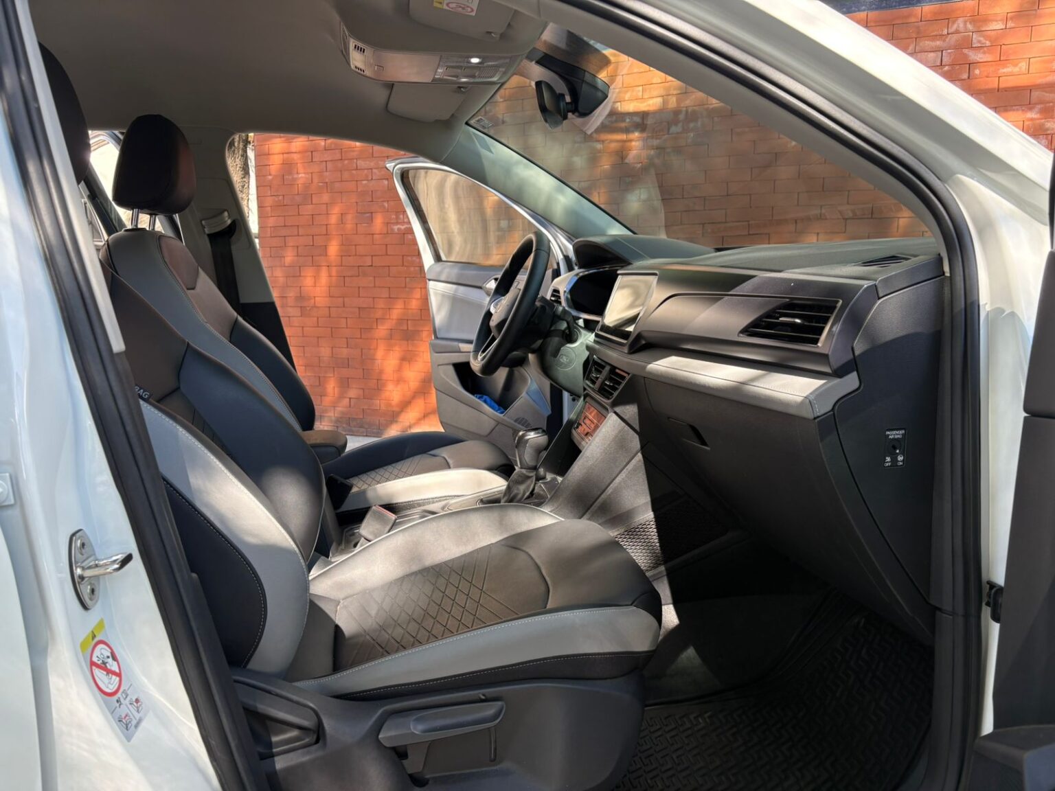 Volkswagen-Taos-2023-611KNH (11)