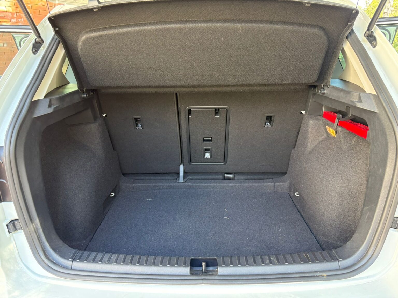 Volkswagen-Taos-2023-611KNH (16)