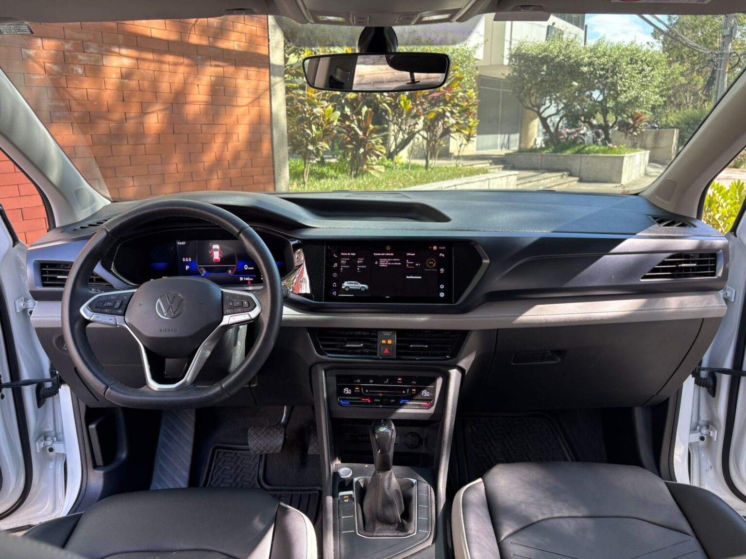 Volkswagen-Taos-2023-611KNH (17)