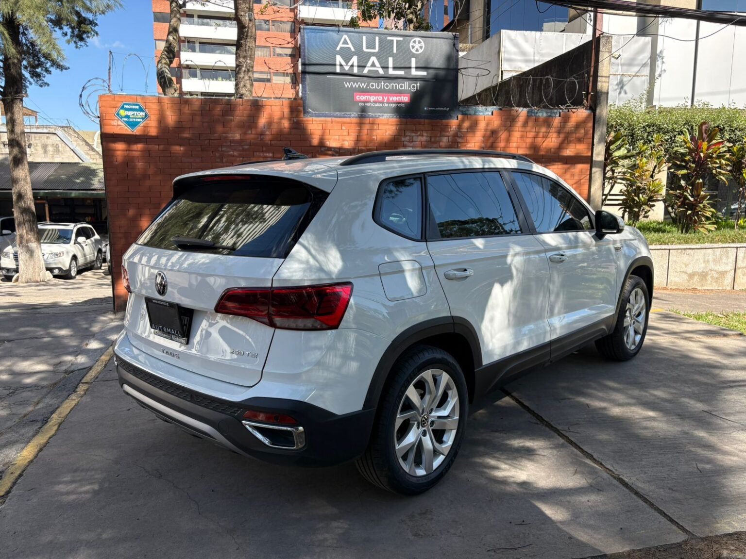 Volkswagen-Taos-2023-611KNH (5)