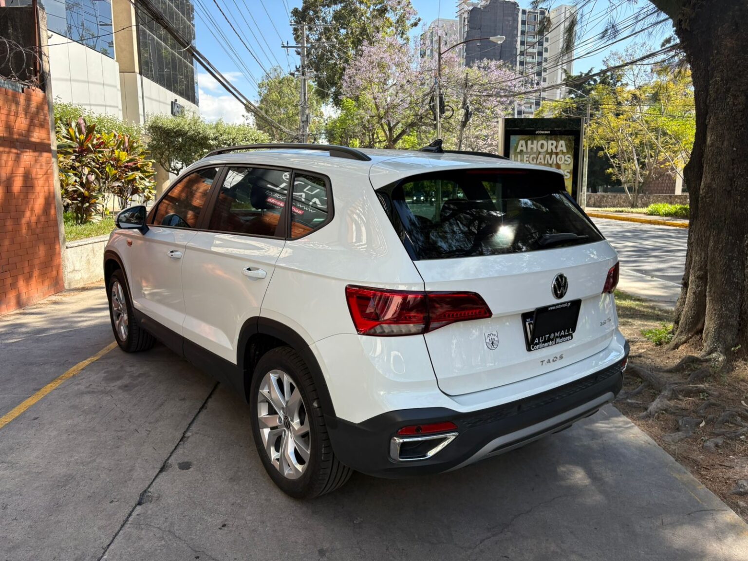 Volkswagen-Taos-2023-611KNH (7)