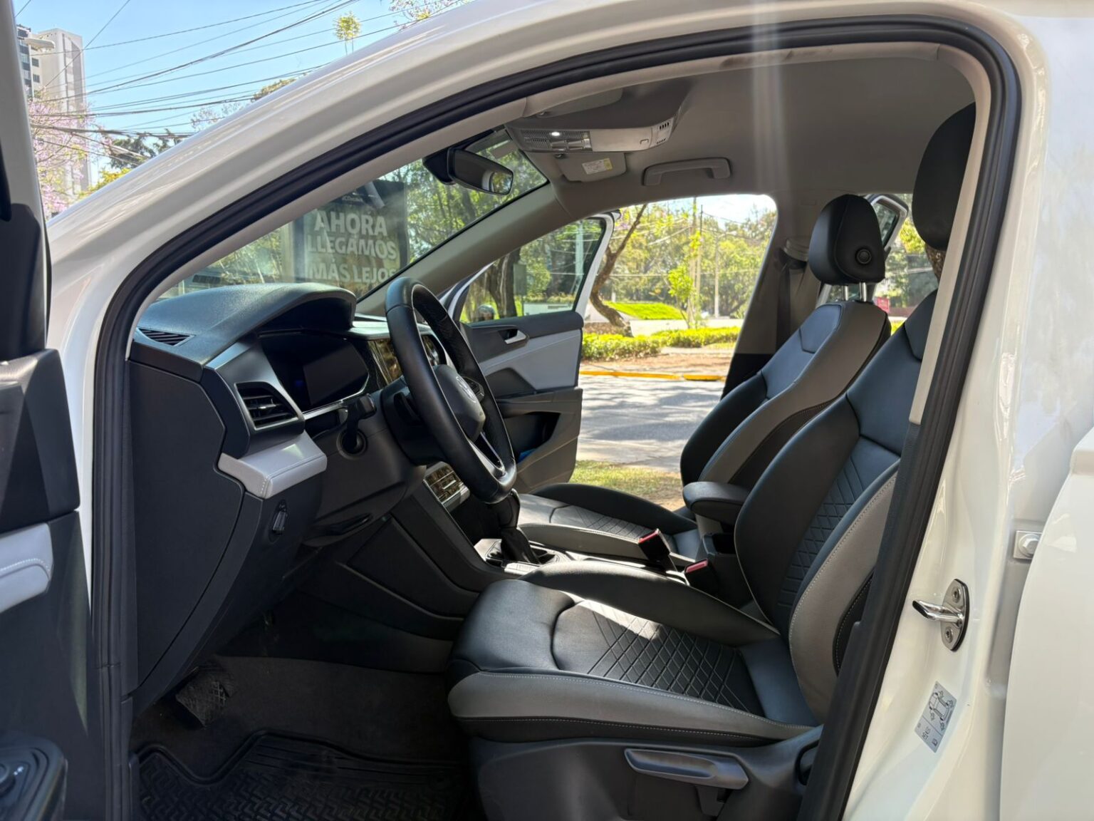 Volkswagen-Taos-2023-611KNH (9)