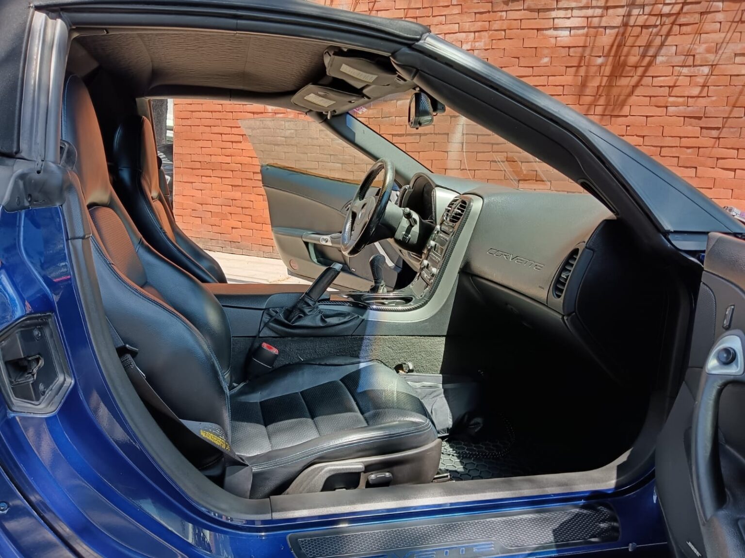 Chevrolet-Corvette-Comvertible-2006-871KHQ (10)