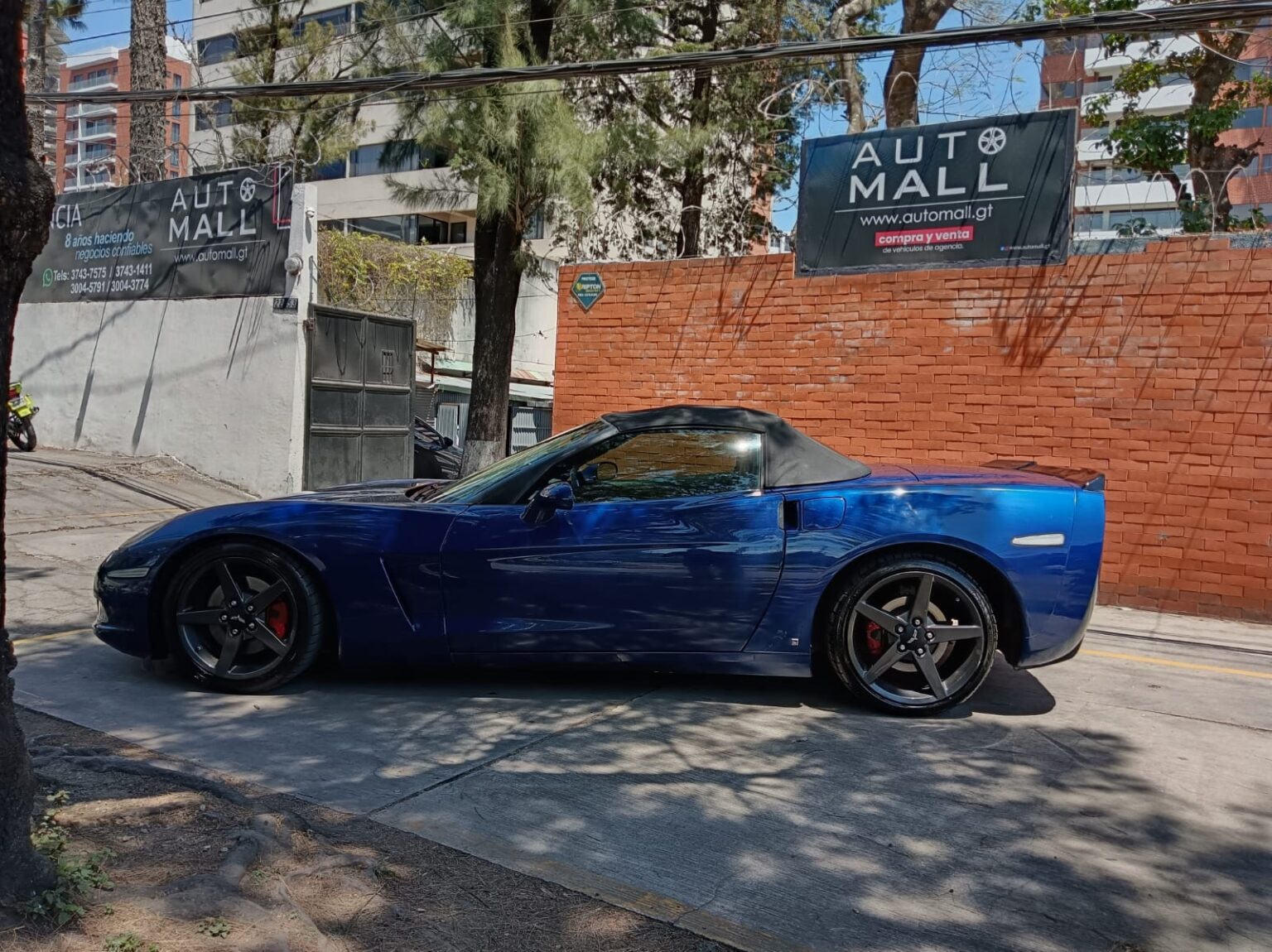 Chevrolet-Corvette-Comvertible-2006-871KHQ (13)