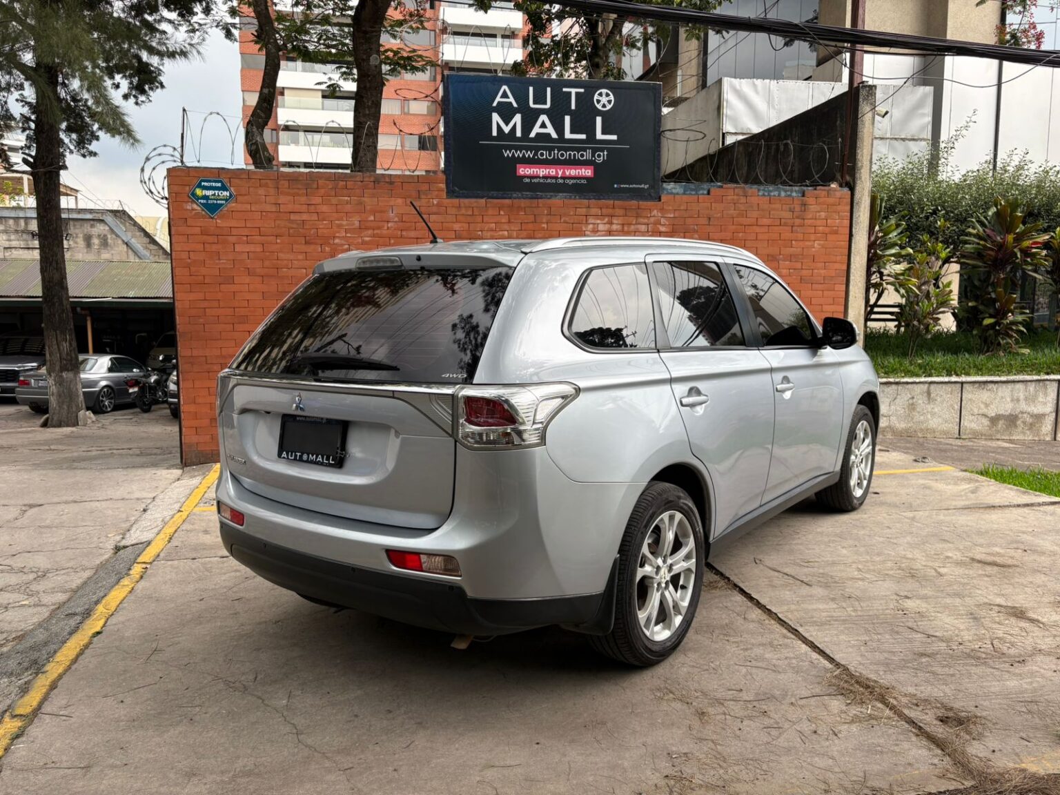 Mitsubishi-Outlander-GLX-2016-692FXP (12)