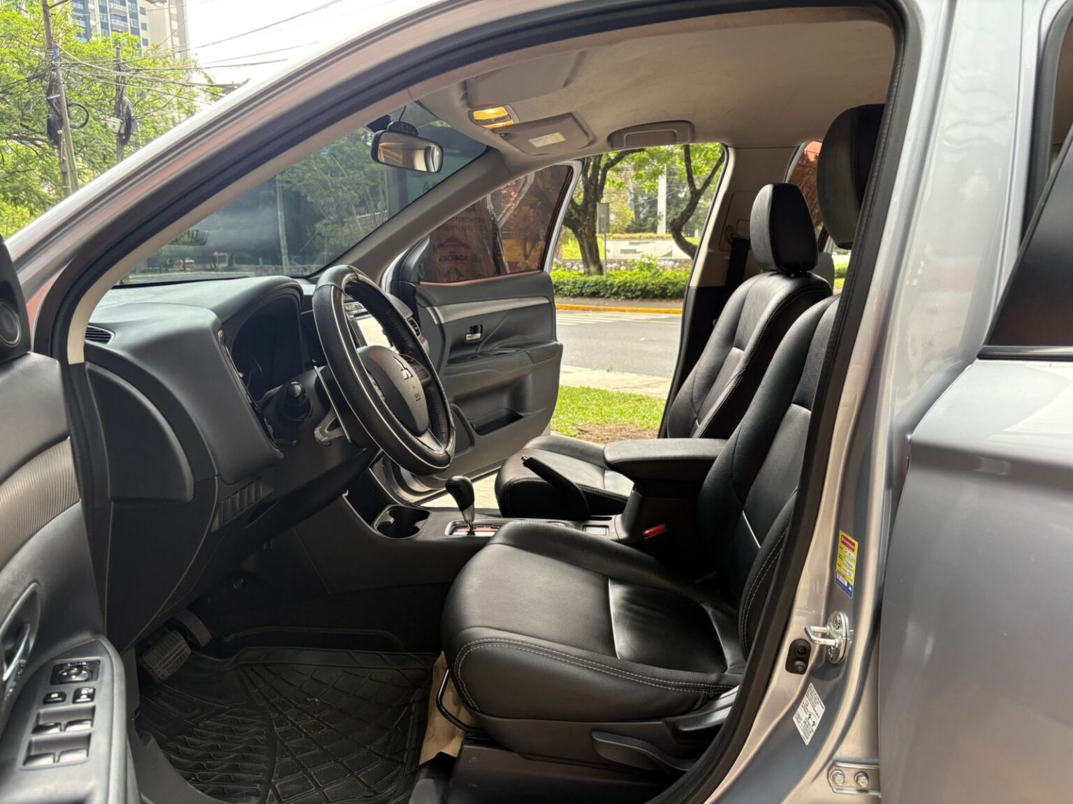 Mitsubishi-Outlander-GLX-2016-692FXP (8)