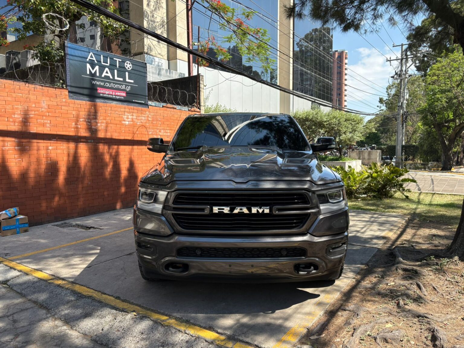 Ram-Ram1500-Laramie-2020-403HPJ (1)