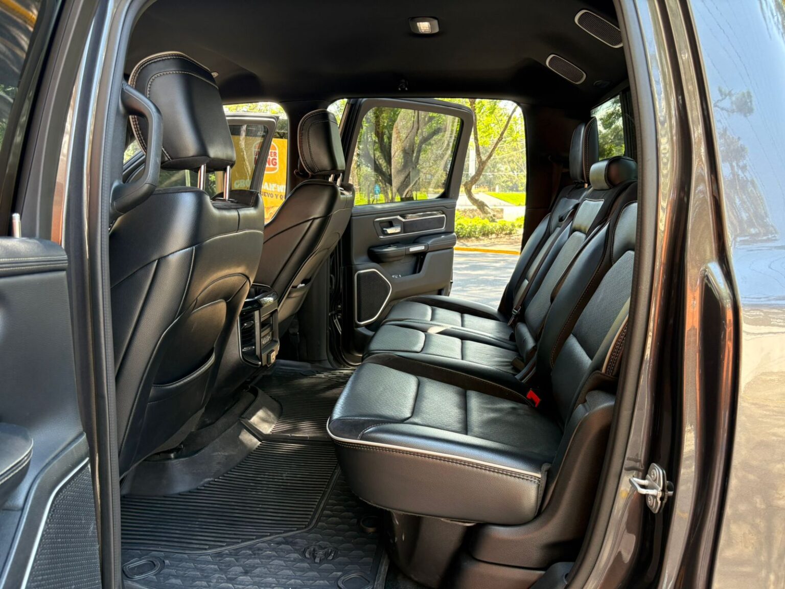 Ram-Ram1500-Laramie-2020-403HPJ (9)