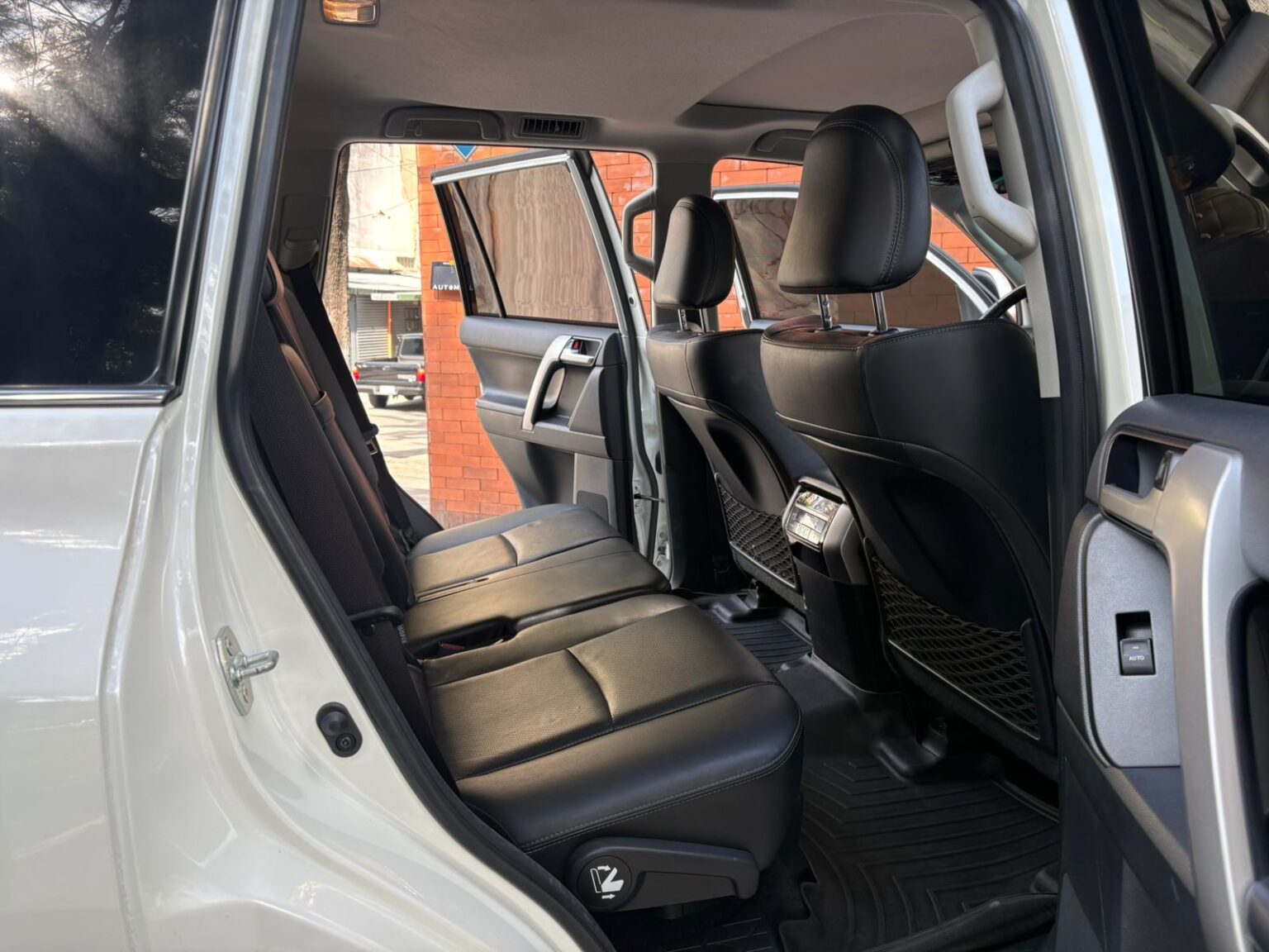 Toyota-Land-Cruiser-Prado-VX-2024-192KRQ (11)
